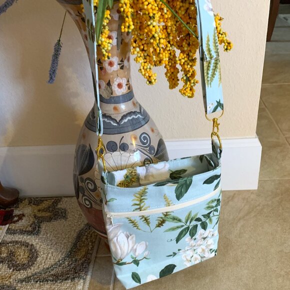 Handmade Cotton Crossbody Bag with Lining and Zippered Closure - Picture 10 of 10